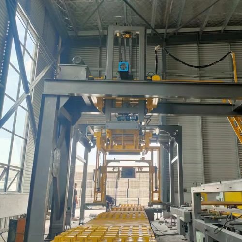 Concrete block automatic cuber stacker