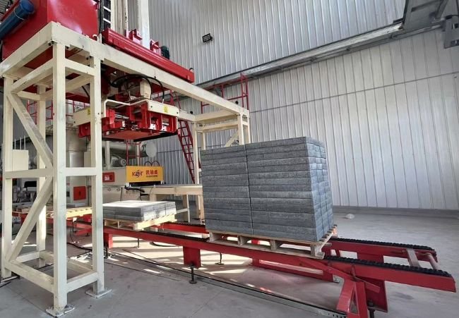 Concrete block cubing machine