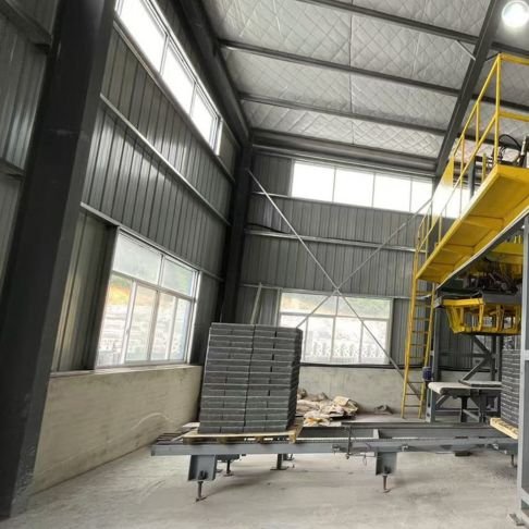 Concrete paver block palletizer