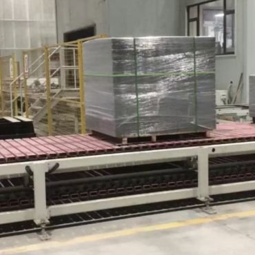 Automatic Wrapping Machine With Rotating Arm For Concrete Blocks