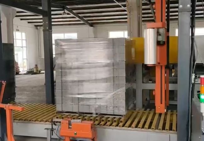 Automatic Wrapping Machine With Rotating Arm